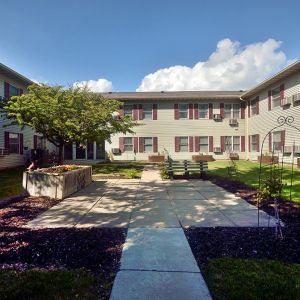 Emerald Ridge of Neenah courtyard