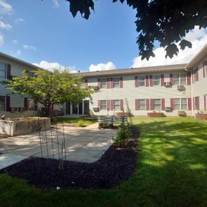 Emerald Ridge of Neenah courtyard