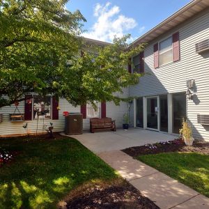 Emerald Ridge of Neenah courtyard